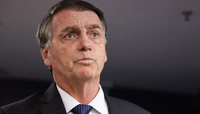 Bolsonaro justifica não passar faixa a Lula: 'Não ia me submeter à maior vaia da história'