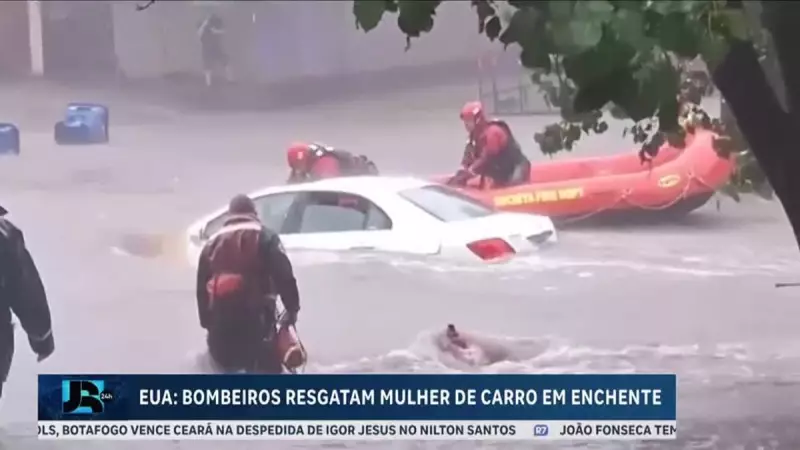 Bombeiros realizam resgate dramático de mulher presa em carro durante enchente nos EUA