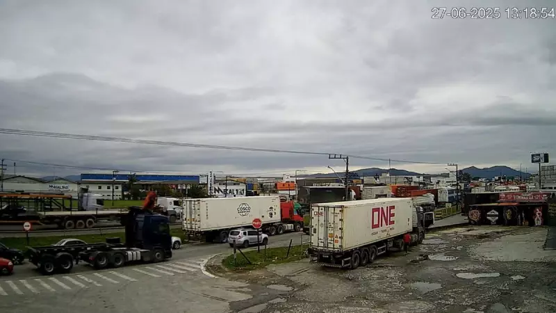 BR-101 em Itajaí registra filas de 26 km e causa caos no trânsito — entenda o motivo