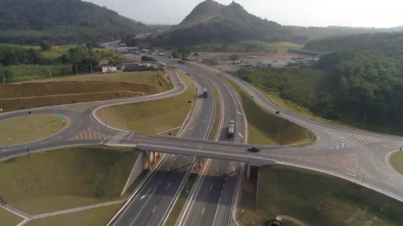 BR-101 terá isenção de pedágio para motos, descontos em pagamentos eletrônicos e duplicação de 172 km