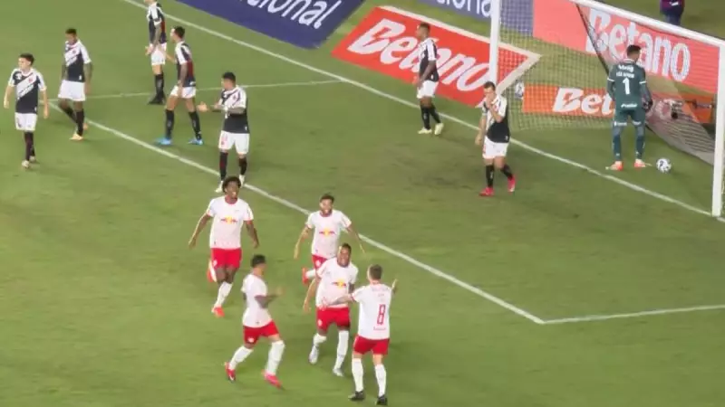 Bragantino vence o Vasco em São Januário e complica o Gigante da Colina no Brasileirão