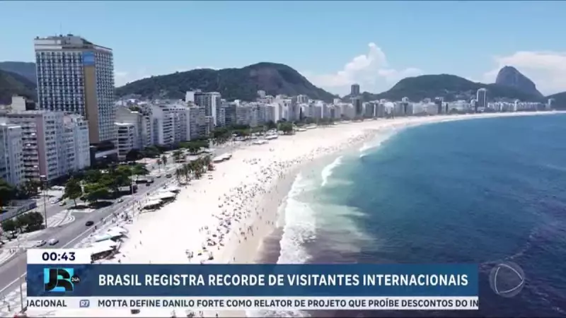 Brasil atrai quase 5 milhões de turistas estrangeiros em 2025 e bate recorde histórico