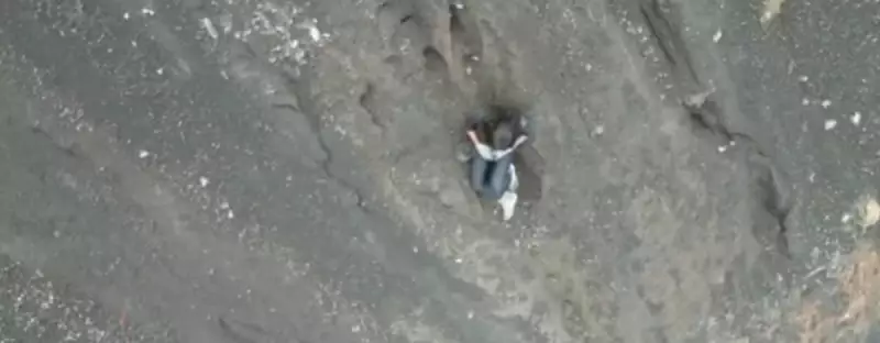 Brasileira desaparece após cair em vulcão na Indonésia; buscas se intensificam