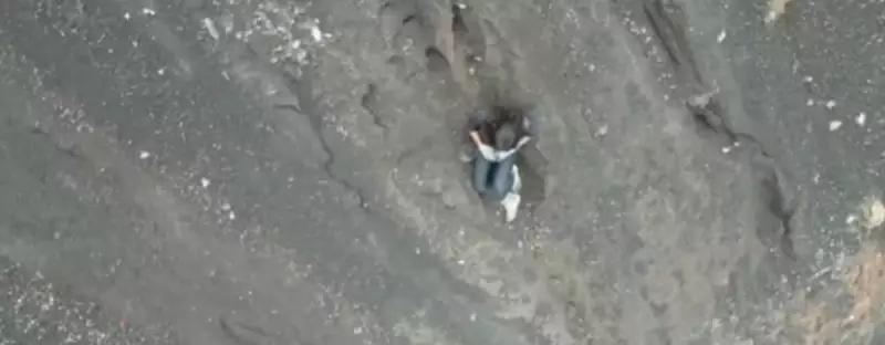 Brasileira desaparece em vulcão na Indonésia: buscas suspensas devido ao clima