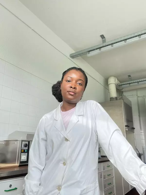 Brasileira é deportada da França com visto válido e relata caso de racismo