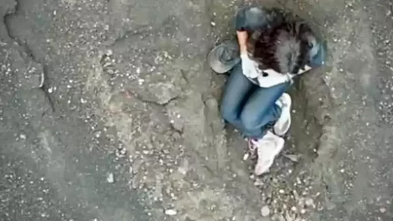 Brasileira sofre queda durante trilha em vulcão na Indonésia: veja detalhes do resgate