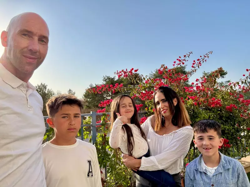 Brasileiro em Israel relata drama de se esconder de bombas com três filhos: 'Tentamos manter um ar de brincadeira'