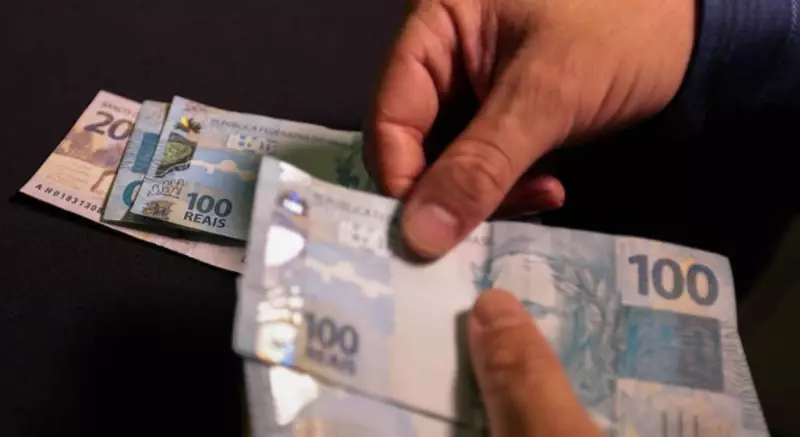 Brasileiros têm R$ 97 bilhões esquecidos em bancos: saiba como resgatar seu dinheiro!