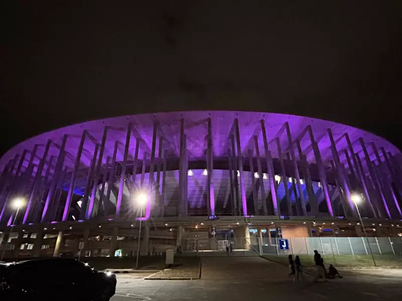BTS ilumina Estádio Mané Garrincha de roxo em Brasília para celebrar retorno do K-pop