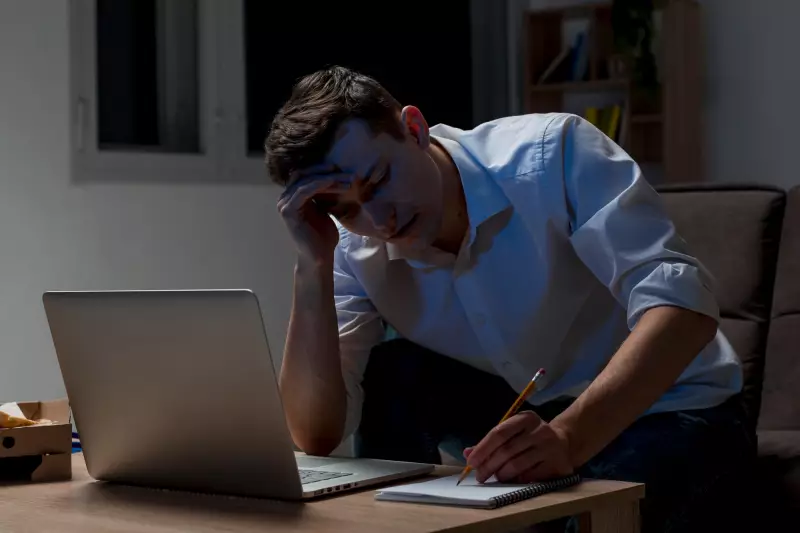 Burnout não é frescura: entenda a exaustão crônica ligada ao trabalho, sintomas e como agir