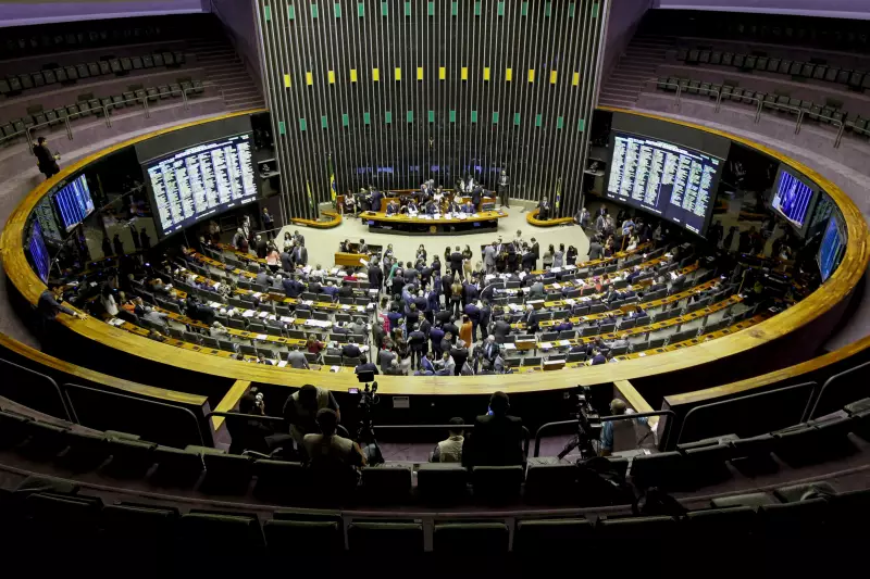 Câmara vota urgência para decreto que cancela aumento do IOF: entenda o impacto