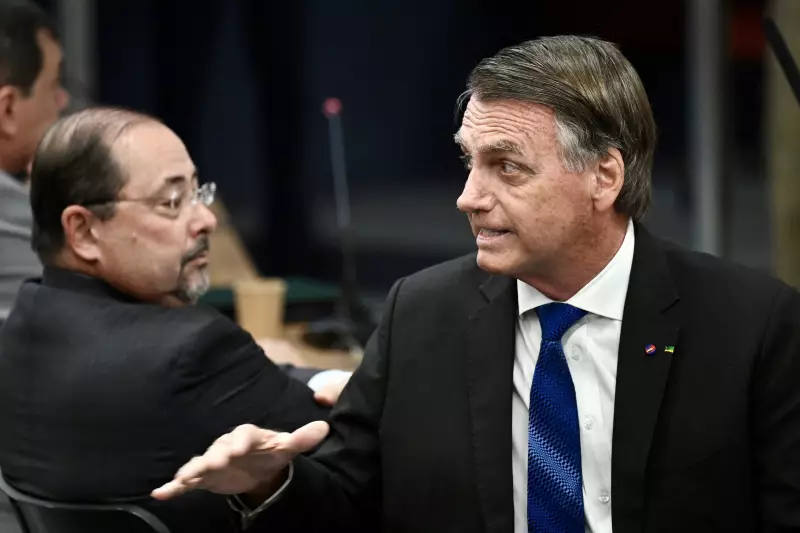 Camaradagem nos bastidores: Bolsonaro e cochichos no banheiro durante sessão do STF