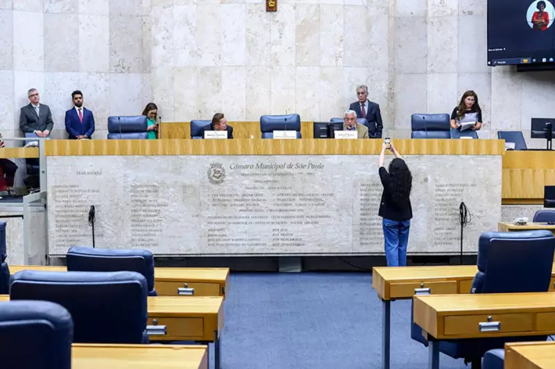 Câmaras Municipais gastam bilhões: dinheiro público em xeque