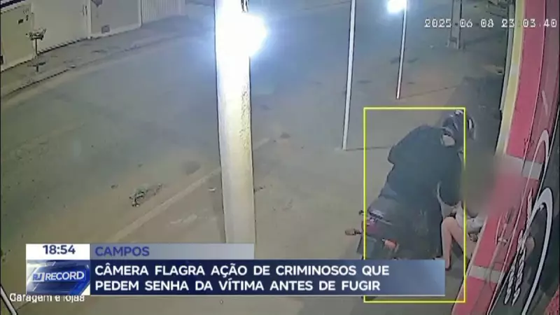 Câmera flagra criminosos exigindo senha de vítima antes de fugir no interior do RJ