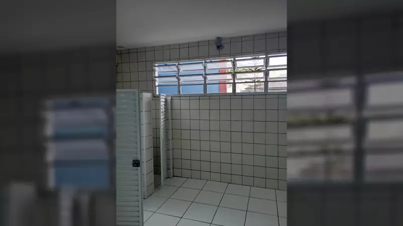 Câmeras em banheiros de colégio no Paraná geram polêmica: entenda o caso
