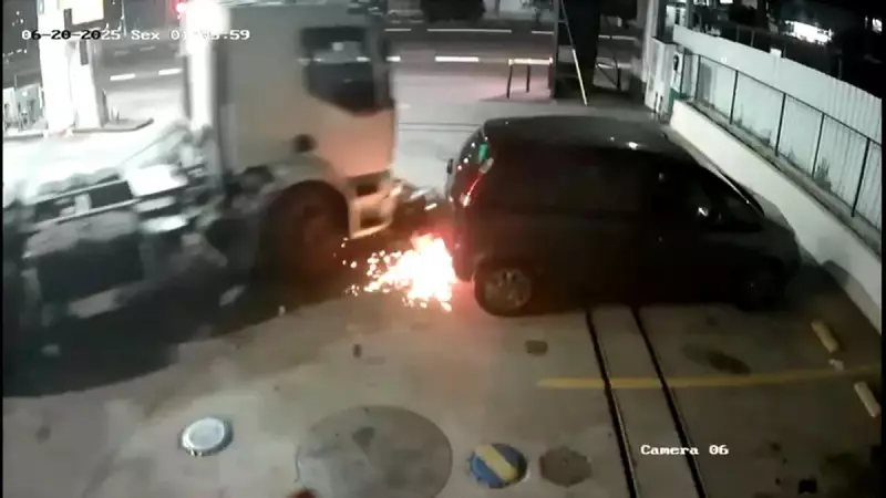 Caminhoneiro joga caminhão contra motoqueiro após briga em posto de combustível em Hortolândia, SP