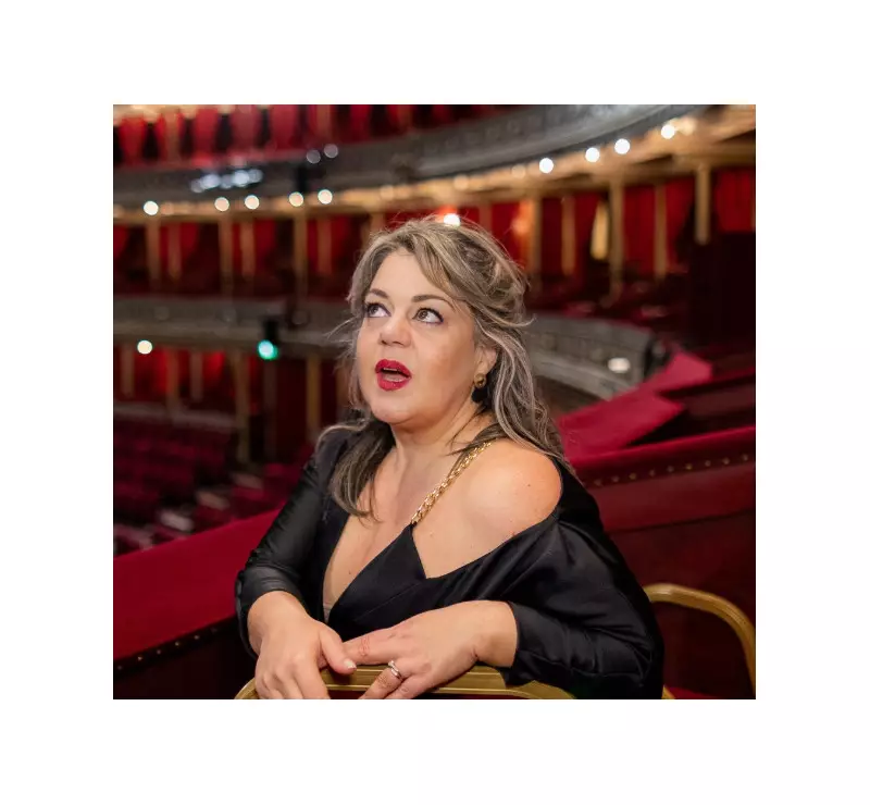 Cantora brasileira é condecorada pela realeza britânica: saiba o motivo