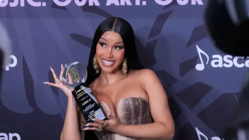 Cardi B é homenageada pelo Voice of the Culture e destaca: "Música é colaboração, não ego"