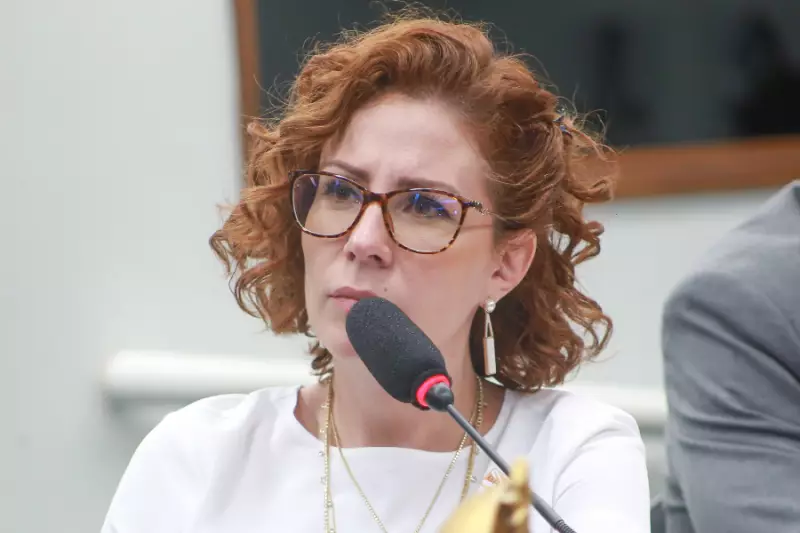 Carla Zambelli deixa o Brasil após condenação pelo STF: entenda o caso