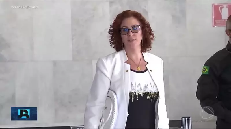 Carla Zambelli é condenada a prisão: decisão de Alexandre de Moraes gera repercussão
