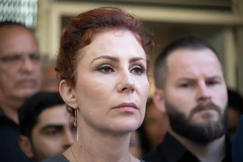Carla Zambelli tem cartões bloqueados e mais de R$ 2 mil retidos em conta bancária