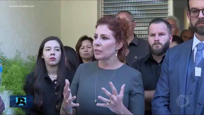Carla Zambelli tira licença de 120 dias após deixar o Brasil: entenda o caso