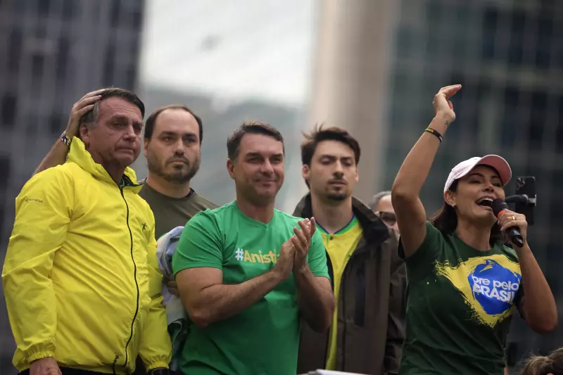 Carlos Bolsonaro compara Mauro Cid a personagem de 'Auto da Compadecida' em polêmica declaração