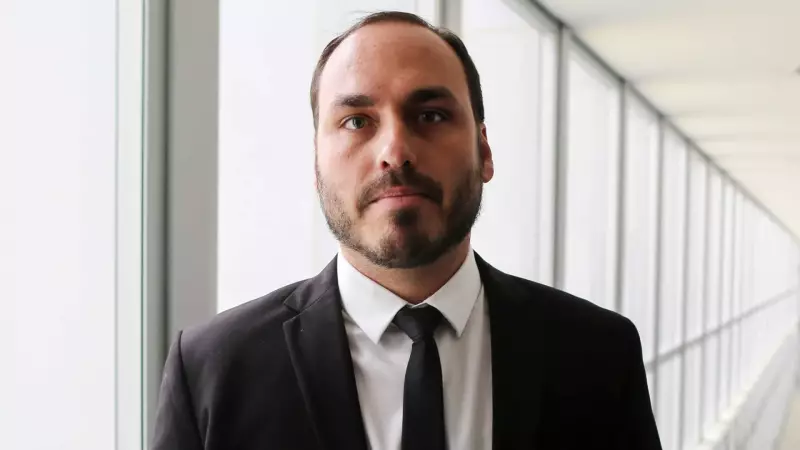 Carlos Bolsonaro liderou esquema de desinformação e articulou estruturas clandestinas, revela PF