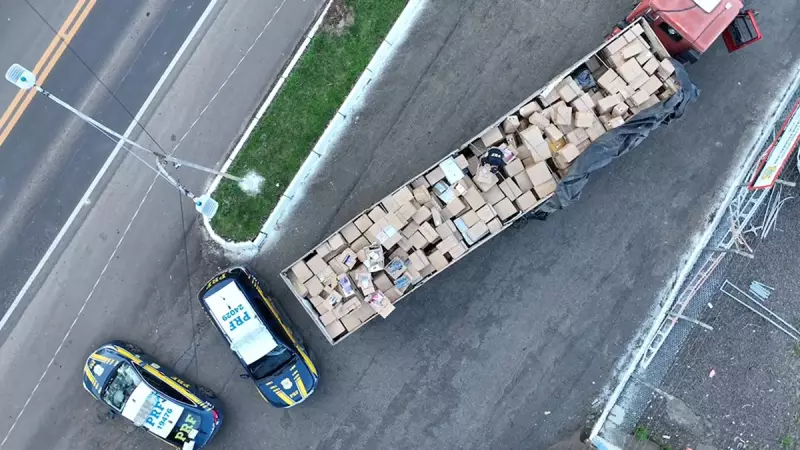 Carreta com perfumes e maquiagens sem nota fiscal é apreendida em SC – Veja detalhes