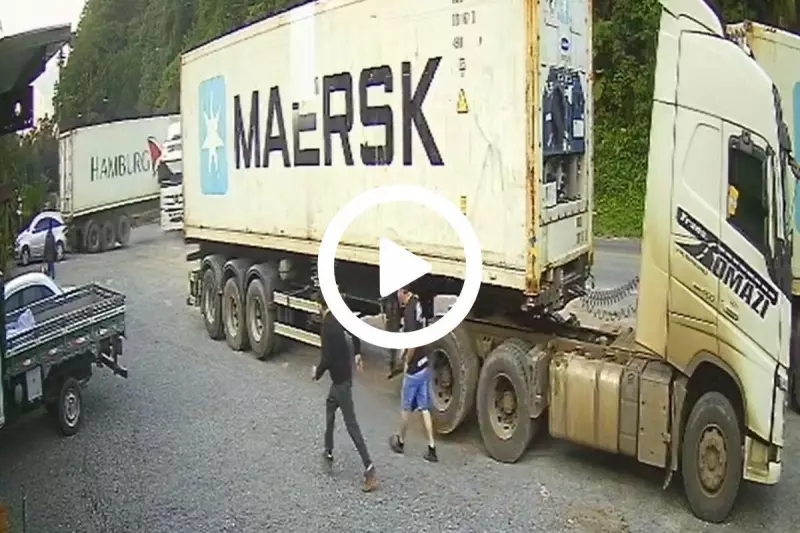 Carreta desce a serra sem motorista e interdita rodovia em Santa Catarina — veja o vídeo