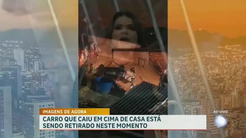 Carro fica mais de 24 horas sobre telhado de casa em Belo Horizonte; veja o resgate!