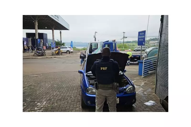 Carro furtado há mais de 25 anos é recuperado pela polícia em Foz do Iguaçu