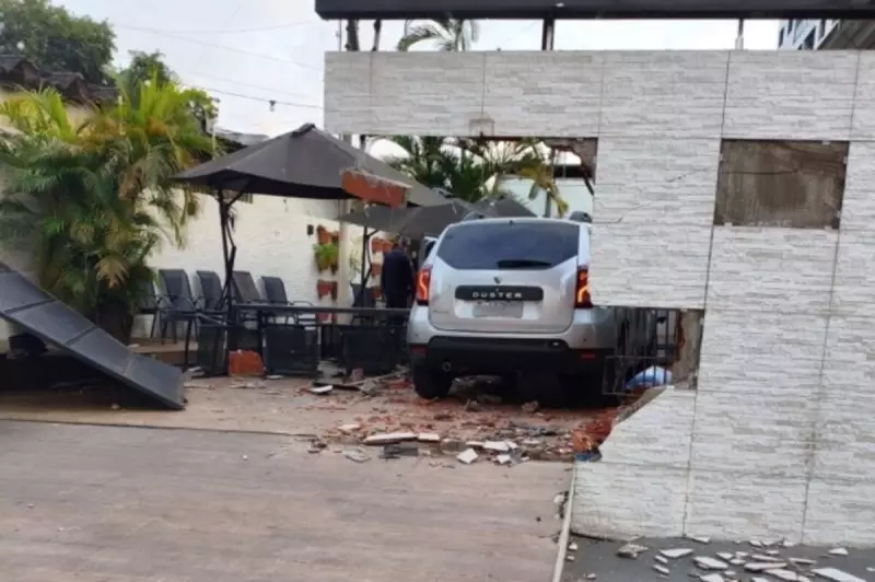 Carro invade restaurante em Americana: jovem fica ferida após motorista perder controle