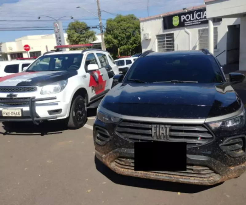 Carro roubado é flagrado por radar e apreendido na Raposo Tavares, em Santo Anastácio