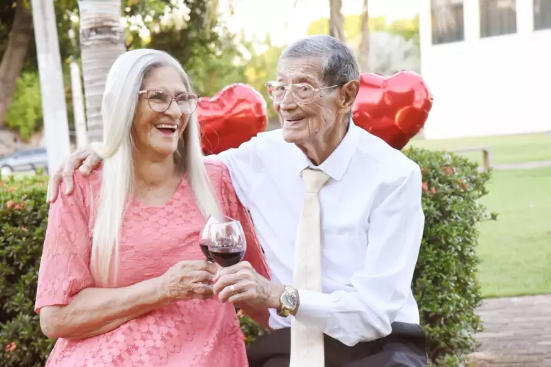 Casal de idosos celebra 70 anos de casamento com ensaio fotográfico emocionante: 'Nunca discutimos'