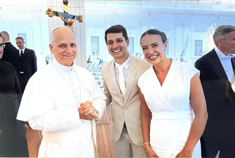 Casal do interior de SP é abençoado pelo Papa Leão XIV e recebe presente especial no Vaticano