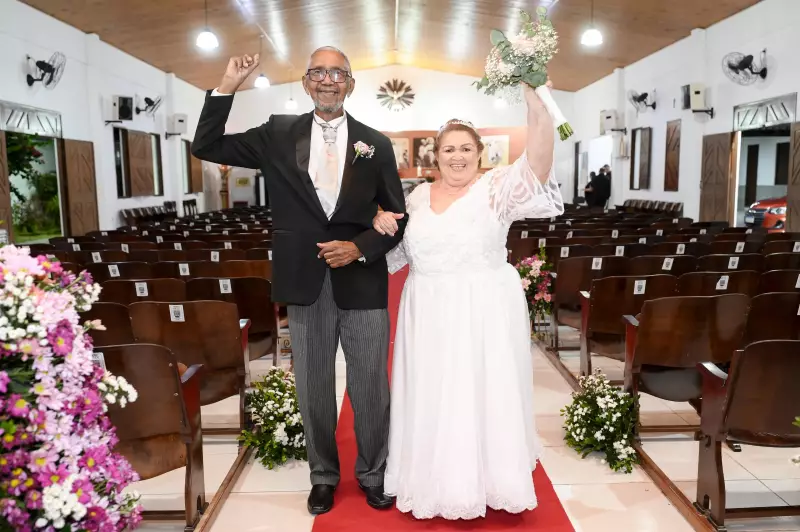 Casal realiza sonho de se casar na igreja após quase 50 anos juntos: 'Era o que eu mais queria na vida'