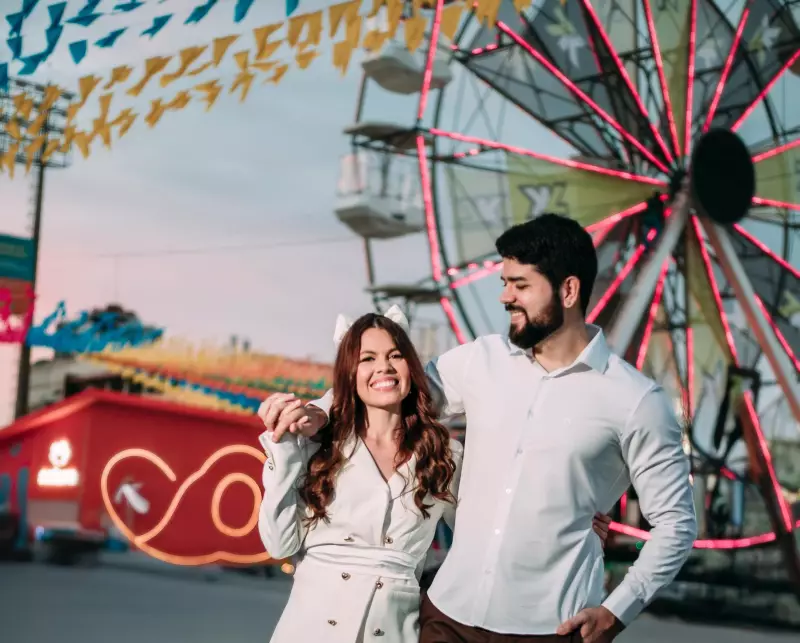 Casal revive início do romance em ensaio de pré-casamento no Parque do Povo em Campina Grande