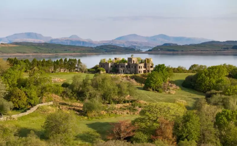 Castelo em ruínas à venda: Família britânica oferece ilha privada por R$ 41 milhões
