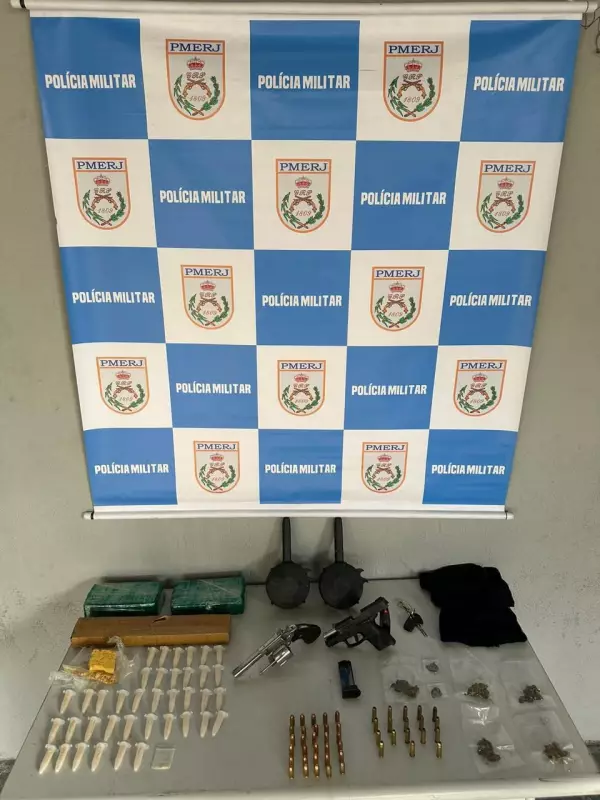 Chefe do tráfico é preso com arsenal e drogas em Volta Redonda, RJ