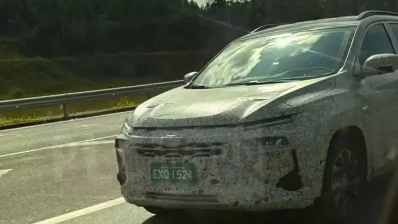 Chevrolet Tracker 2026: Novo visual surge em imagens camufladas e promete renovação