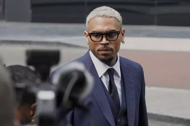 Chris Brown se declara inocente em caso de agressão no Reino Unido: entenda os detalhes