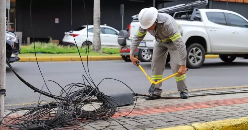 Chuva adia operação Limpa Fios em Criciúma: terceira etapa deve acontecer esta semana