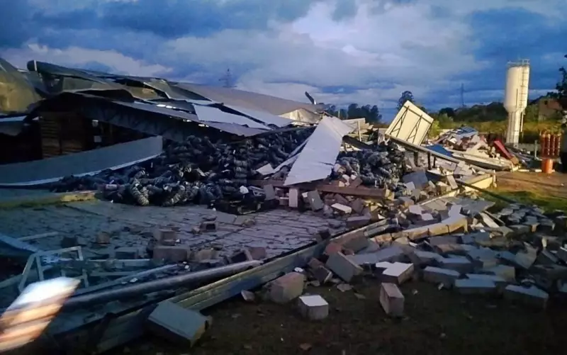 Chuva de granizo e ventos fortes devastam cidades no Sul de Minas: veja os estragos