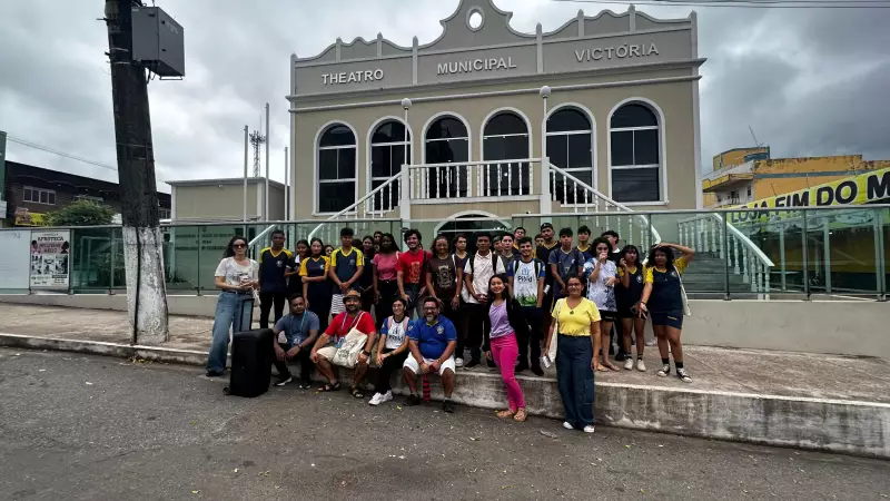 Chuva não impede tour cultural: projeto revela arquitetura e história de Santarém