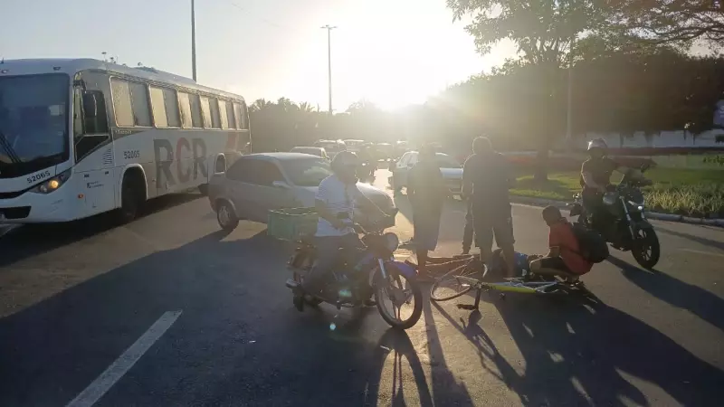 Ciclista sofre acidente grave após colisão com carro perto da rotatória da UEMA em São Luís