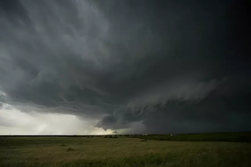 Cientistas enfrentam tornados para estudar granizo: veja os impactos e descobertas