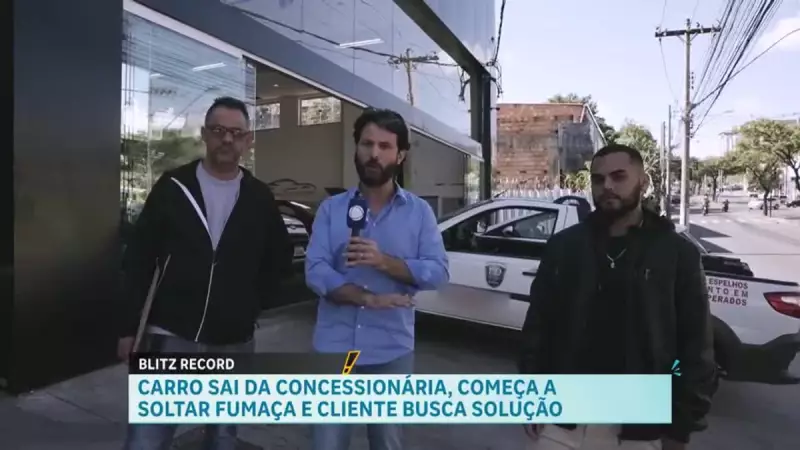 Cliente fica indignado após caminhonete sair de concessionária soltando fumaça em MG