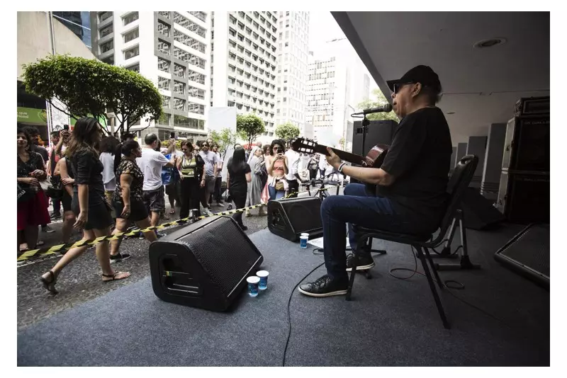 Cobrança ilegal de espaços para artistas na Avenida Paulista é flagrada pela SP2 | Prefeitura avalia mudanças