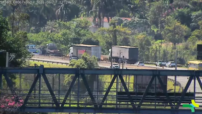 Colisão entre caminhões interdita rodovia em Jundiaí: veja desvios e horário de liberação